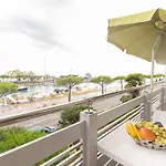 Apartment In 33368